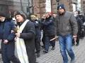 Video for Video cảnh sát chống bạo động Ukraine trúng bom xăng