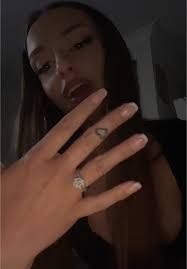 PUT A ROCK ON HER HAND 💍 @rizziboy