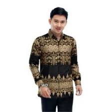 Sedangkan kain polos akan melengkapi corak keindahan gamis kamu. 56 Model Baju Batik Pria Kekinian Terbaru Muda Co Id