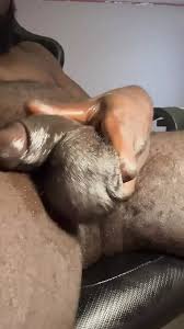 Papi streichelt seinen schwangeren, sabbernden bbc. Dann schießt ein  schmutziges abspritzen