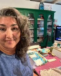 Laura Heine's Instagram, Twitter & Facebook