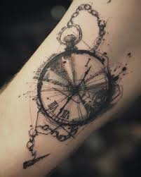 Increibles Y Elegantes Tatuajes De Relojes De Bolsillo Y Su Significado Este Tipo De Relojes Nos Cuenta Una Watch Tattoos Watch Tattoo Design Tattoos For Guys
