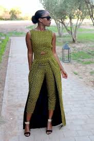 Robes kaftan et dashiki, des combinaisons et jupes tailles hautes en pagne à petit prix. 1001 Exemples De Couture Africaine Chic De Nos Jours