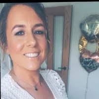 Laura Kwiatkowski's Instagram, Twitter & Facebook