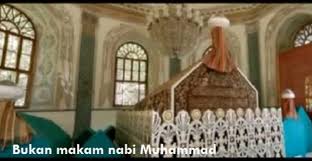 Makam nabi muhammad berada di kamar aisyah. Hukum Meninggikan Makam Penjelasan Gambar Hoax Makam Nabi Muhammad Konsultasi Agama Dan Tanya Jawab Pendidikan Islam