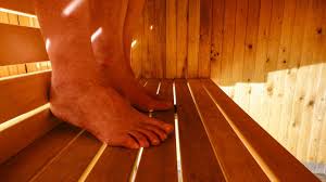 Nachrichten Aus Deutschland Mit Handy Und Zigarette Aus Der Sauna Geworfen Stern De
