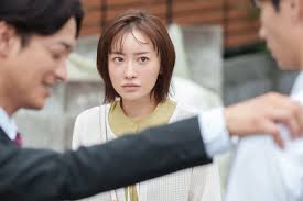 画像・写真 | 夫の不倫相手の息子からバックハグ 『夫の家庭を壊すまで』衝撃の場面写真解禁＆見逃し配信で快挙達成 11枚目 |  オリコンニュース（ORICON NEWS）