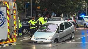 El ayuntamiento prevé un gasto de 40 millones de euros para mejorar la vía pública en 2016. Un Socavon De 15 Metros Engulle A Un Coche En La Elipa