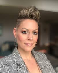 Now you know that the answer to since this head shape is the most masculine and sexy, hairstyles for square face men vary from the best advice for thin hair is to choose simple short classic cuts, tamed versions of undercuts. 20 Oval Face Hairstyles For A Flattering Look In 2021