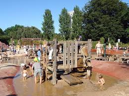 Fotos Planten Un Blomen Kinderspielplatz Bozhestvennyj Botanicheskij Park Poka Odin Iz Roditelej Naslazhdaetsya Kartinami V Gamburgskom Mu Park Ploshadka Kartiny