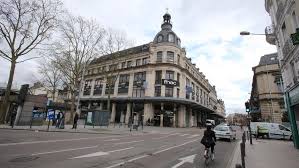 La plupart des grandes boutiques y sont ouvertes le dernier jour de la semaine. Pourquoi La Fnac Va Quitter Le Centre Ville De Troyes Pour Saint Parres Aux Tertres