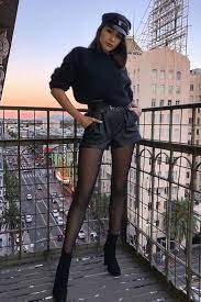 In This Post You Will Find Lots Of Inspiring Ideas How To Wear Shorts In Cold Weather You Are A Leather Shorts Outfit Winter Shorts Outfits Shorts With Tights