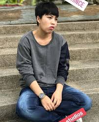 Rambut pendek tersebut pun begitu melekat dengan sosok eunjung dan bahkan ia pernah disebut lebih cakep berambut pendek ketimbang panjang lho. Rambut Pendek Janna Nick