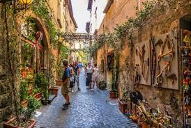 The city is much smaller than you expect it to be, and you 'll be surprised at all the exploring you'll get done! Shopping In Florence 2021 11 Places To Buy The Best Things