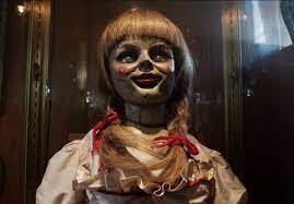 Annabelle is portrayed as a beautiful porcelain doll turned satanic. This Diy Annabelle Doll Costume From The Conjuring Will Haunt Your Halloween Halloween Ideas Wonderhowto