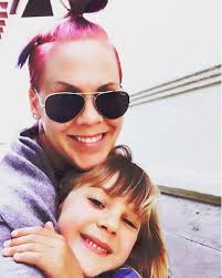 In 1995, laface records saw potential in pink and offered her a solo recording contract. Pink Reveals Touching Reason She Keeps Her Hair Short In Emotional Tribute To Daughter Inspiremore