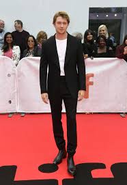 His significant other, on the other hand, is making a lot more than the actor. Joe Alwyn Joe Alwyn Photos 2019 Toronto International Film Festival Harriet Premiere Arrivals Zimbio