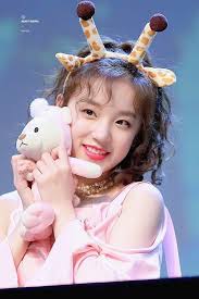 Yuqi Gidle Wallpaper K Pop Amino Fanpage for song yuqi 💜🦒 dumdi dumdi mv ⬇️ youtu.be/hpq5mqovxho. yuqi gidle wallpaper k pop amino
