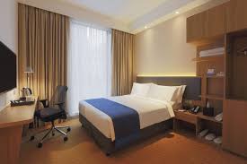 Accessible Bedroom At Holiday Inn Express Singapore Orchard Road Holiday Inn Hotels Room Inn