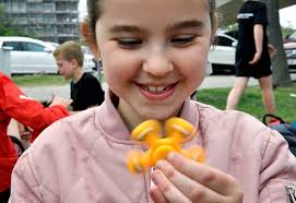 Har du snurr på din fidget spinner? Så tog senaste flugan över skolgårdarna  från Los Angeles till Landskrona