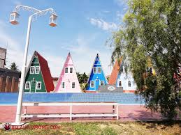 Jumlah ketiga sudut di suatu segi tiga pada bidang datar adalah 180 derajat. Menginap Di Rumah Warna Warni Masbro Village Homestay Boutique Melaka Some Bullet For Your Head