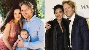 Miliardář tvrdí, že po narození syna karla yanise noura, který přišel na svět v prosinci, se jejich vztah nikterak neprohloubil. Omrzela Ho Polygamie Miliardar Karel Janecek Oznamil Rozvod S Manzelkou Uz Mu Staci Jedna Zena Super Cz