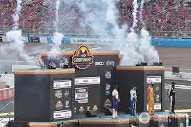 Extremely exciting footage of air force doing multiple fly. Nascar Finale 2020 Titel Fur Elliott Wurdiger Abschied Fur Johnson