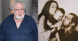 Η άγνωστη ιστορία του έρωτα της τζένης καρέζη και του κώστα καζάκου, enikos.gr, διαθέσιμο εδώ. Kwstas Kazakos Ektos Apo Ton Kwnstantino Exei Alla 3 Panemorfa Paidia Poy Phran To Talento Toy Patera Toys