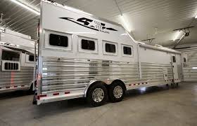 Our 4 horse gooseneck trailer solves this problem by efficiently fitting 4 horses and a spacious dressing room on an overall shorter wheel base. 2019 4 Star 4 Horse Gooseneck W Trail Boss Living Quarters From Triple C Trailers Triplectrailers Twi Horse Trailer Living Quarters Horse Trailers Trailer