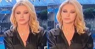 İtalya'da euro 2020 için yapılan programda spor sunucusu paola ferrari'nin canlı yayında bacak bacak üstüne atarken iç çamaşırı giymediği görülürken o sırada kanal zor anlar yaşadı. Geuimltr4b5snm