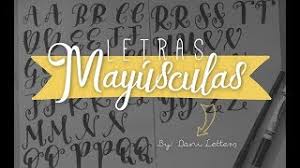 Letras Mayusculas Hand Lettering En Espanol Youtube Menos mal que se terminó eso de pasarse copiando letras a mano alzada para decorar el aula o entregar a los más pequeños del salón de clases. letras mayusculas hand lettering en espanol