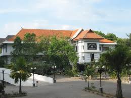 Surakarta, jawa tengah 52,529 followers. Berkas Universitas Negeri Sebelas Maret Surakarta 04 Jpg Wikipedia Bahasa Indonesia Ensiklopedia Bebas