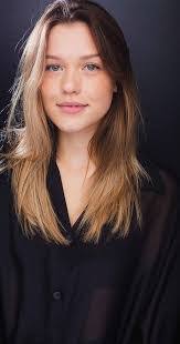 Isabelle Stapleton's Instagram, Twitter & Facebook