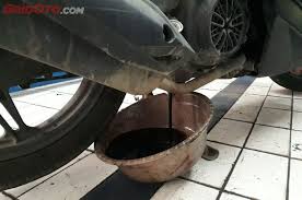 Check spelling or type a new query. Alternatif Saat Banjir Ini Kegunaan Lain Oli Mesin Bekas Di Motor Gridoto Com