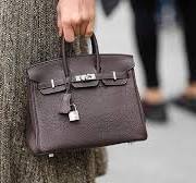 29 Best Designer Handbags of 2024 – Popular Luxury Purse Brands
