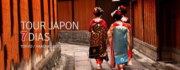 Se celebran fiestas cristianas como la navidad, pero también otras que tienen que ver con la religión sintoísta y budista. Turismo Japon