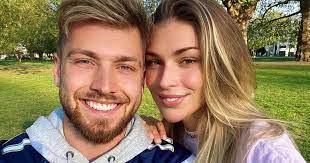 His girlfriend is love island 2018's zara mcdermott. Zara Mcdermott Asks Fans To Let Her And Sam Thompson Move On After Cheating Scandal News Chant Uk
