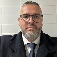 Vandaag mijn eerste werkdag gehad bij het UWV. Het was weer even wennen om  naar kantoor te gaan, maar de eerste dag is soepel verlopen. Op naar een  mooie samenwerking!