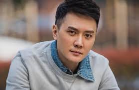 才挡下特洛伊，陈家沟面临的是一触即发的内战。 杨露禅（袁晓超 饰）和陈玉娘（杨颖 饰）大喜之日，失踪多年的陈家长子栽秧（冯绍峰 饰），突然带着媳妇允儿（谢欣颖 饰）现身，并以莫测高深的武功震慑众人。 未久，高挂在陈家祠堂里的铜钟大法陀突然在深夜落地自. æ‹¿ä¸‹è°‹å¥³éƒŽå'Œæ˜Ÿå¥³éƒŽ å´å› èµµä¸½é¢–å›žå½'å®¶åº­ å†¯ç»å³°çš„èƒŒåŽä¸ç®€å• èŽ´è‹£å¨±ä¹ Mdeditor