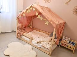 lit cabane grande maison et son ciel de lit tricotinette en 2021 idee chambre fillette lit cabane deco chambre fillette