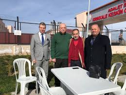 Korkut eken 1945 ankara doğumlu'dur. Efsane Yarbay Korkut Eken 35 Yillik Abi Kardes Alaattin Cakici Yi Ziyaret Etti