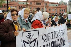 Lo veo en tus ojos, lo oigo en tu boca, y en cada gesto tuyo me nombra. The Madres De Plaza De Mayo Landingpadba