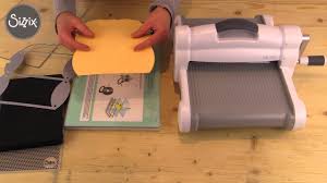 In questa categoria trovi le fustelle della marca sizzix, la casa produttrice della fustellatrice big shot. Introduzione Della Macchina Big Shot Plus Sizzix Italiano Youtube