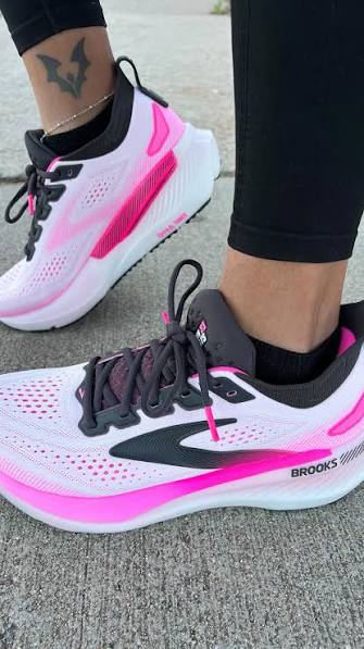 Obsessed over my new kicks 😌, @brooksrunning #run #runner #newshoes