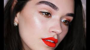 How to Do Makeup for Hazel Eyes: 14 Steps (with Pictures)