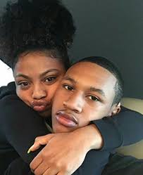 Metas de relación pareja negra besándose metas en Stylevore