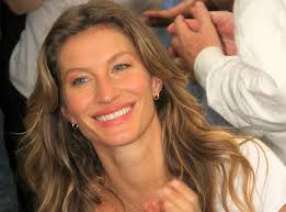 Gisele Bündchen : la top enceinte dévoile enfin son ventre arrondi... dans  un bikini sexy !