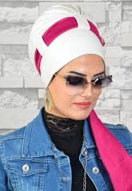 Kirik Beyaz Hazir Fularli Bone Moda Dikis Ekoseli Sal Trendler