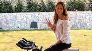 Az olimpiai bronzérmes úszó azt is közölte, egyelőre jól érzi magát. Kapas Boglarka Vegyuk Fel A Maszkot Es A Kesztyut Mar Nem Fognak Kinevetni Miatta 24 Hu