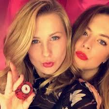 Elizabeth Sinclair (@ej_liz)